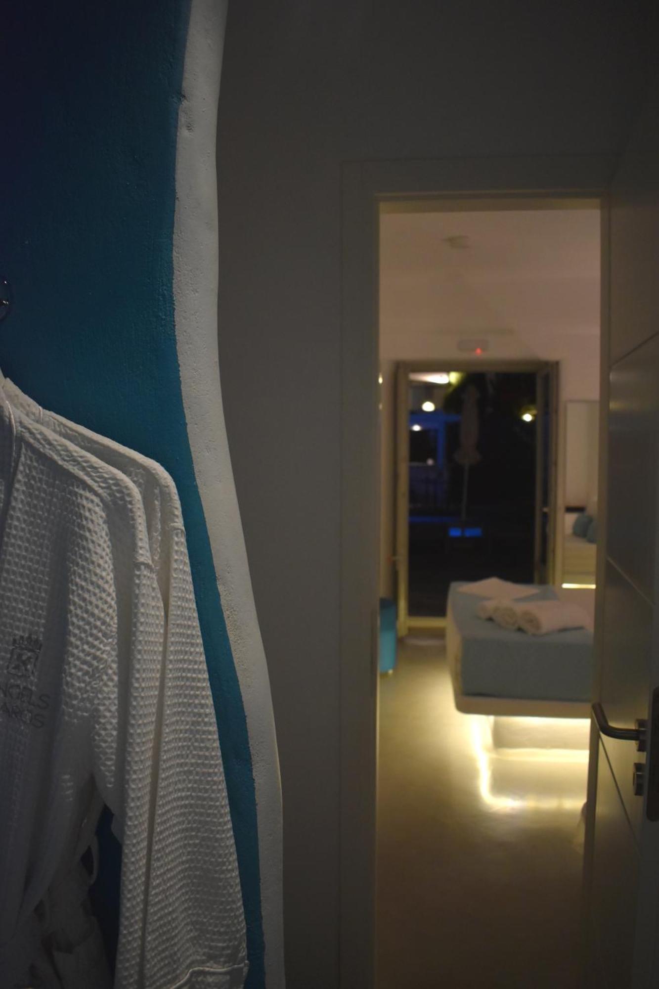 Angels Pillow Luxury Boutique Residence - Adults Only Nausa Pokoj fotografie