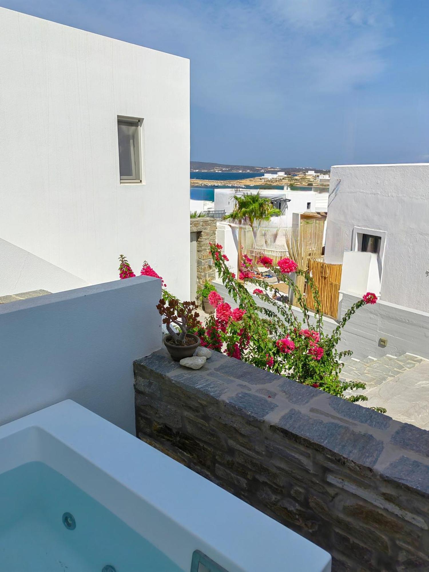 Angels Pillow Luxury Boutique Residence - Adults Only Nausa Pokoj fotografie
